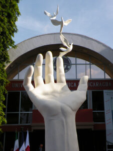 Maurizio Governatori - "La mano por la Paz" - UPOLI Managua