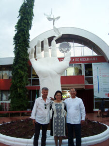 Maurizio Governatori con il rettore e il vice rettore università UPOLI Managua